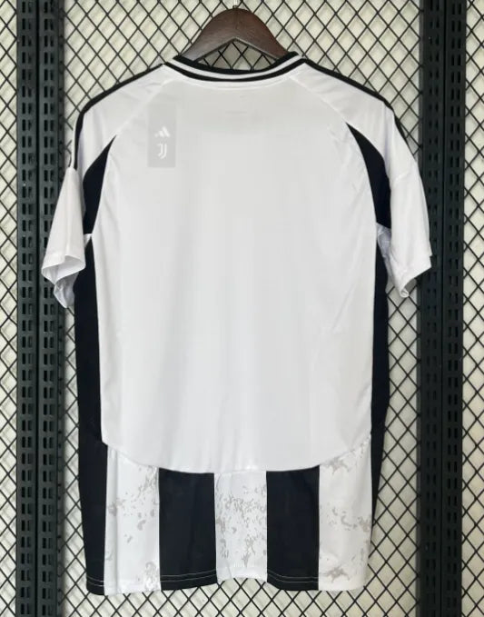 Juventus 2024/2025 home shirt