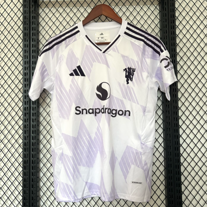 Manchester United 2025/2026 Away shirt