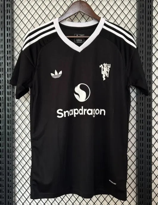 Manchester United 2024/2025 goalkeeper shirt black