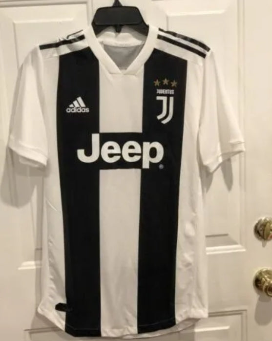18/19 Juventus home kit
